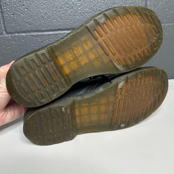 Dr.Martens Brand - Black Leather Shoes size 41EU / 9US - Picture 5 of 6